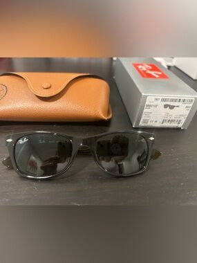 Like new Ray-Ban New Wayfarer green tortoise frame